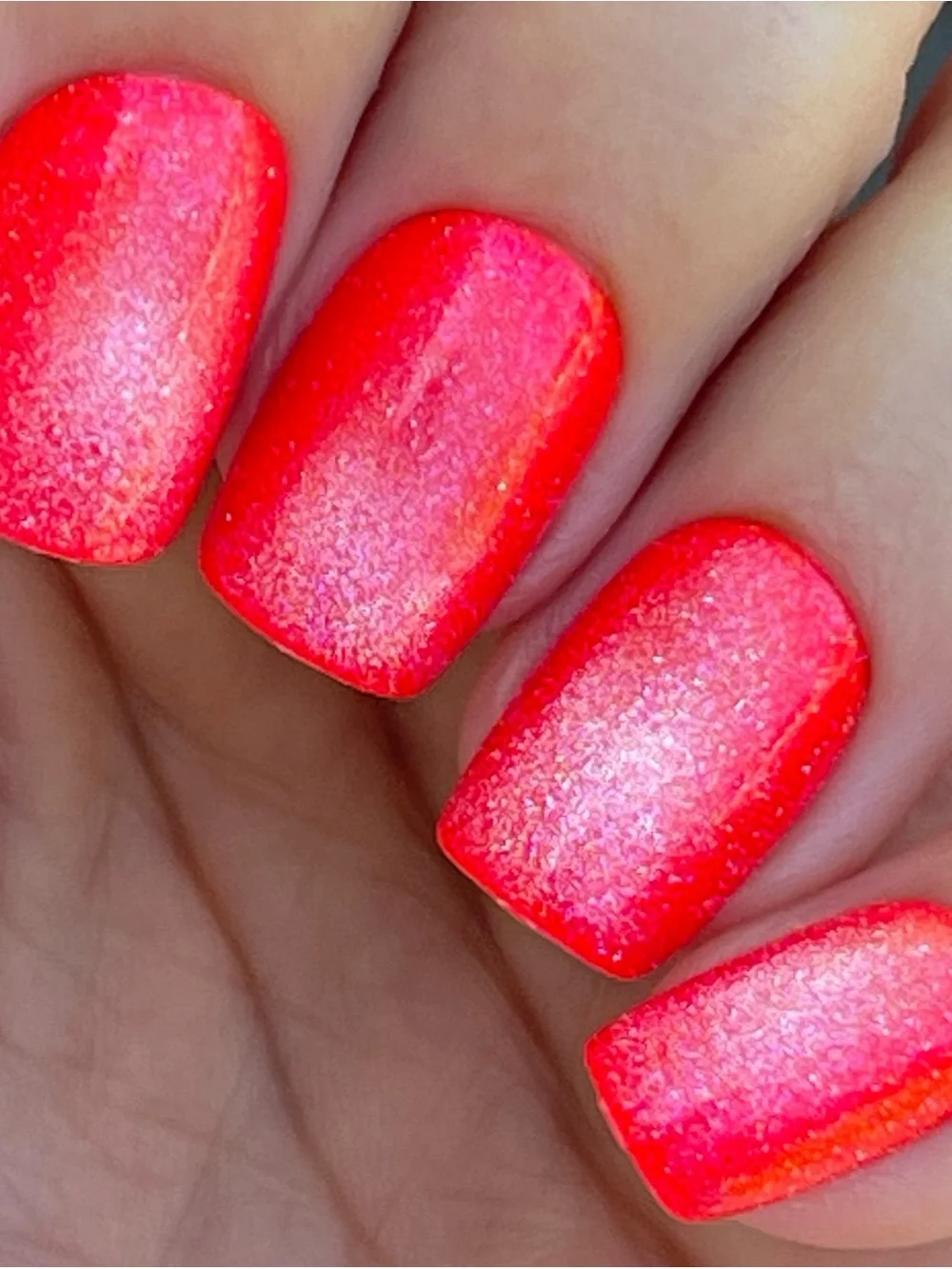 Dazzling Daja Cat Eye Glitter Press-On Nails - Red